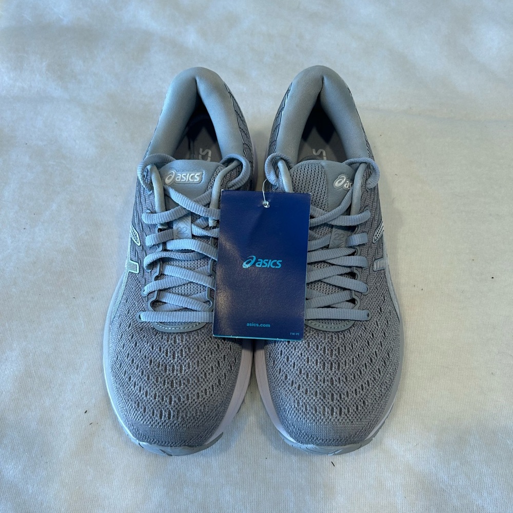 Brand new with tags women’s asics gel cumulus tennis shoes sneakers